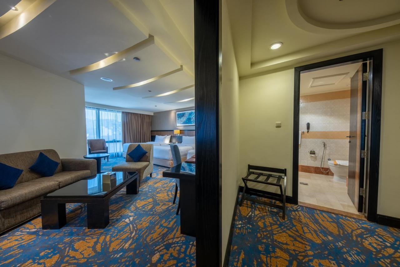 Family Room,1065019369:JPEG